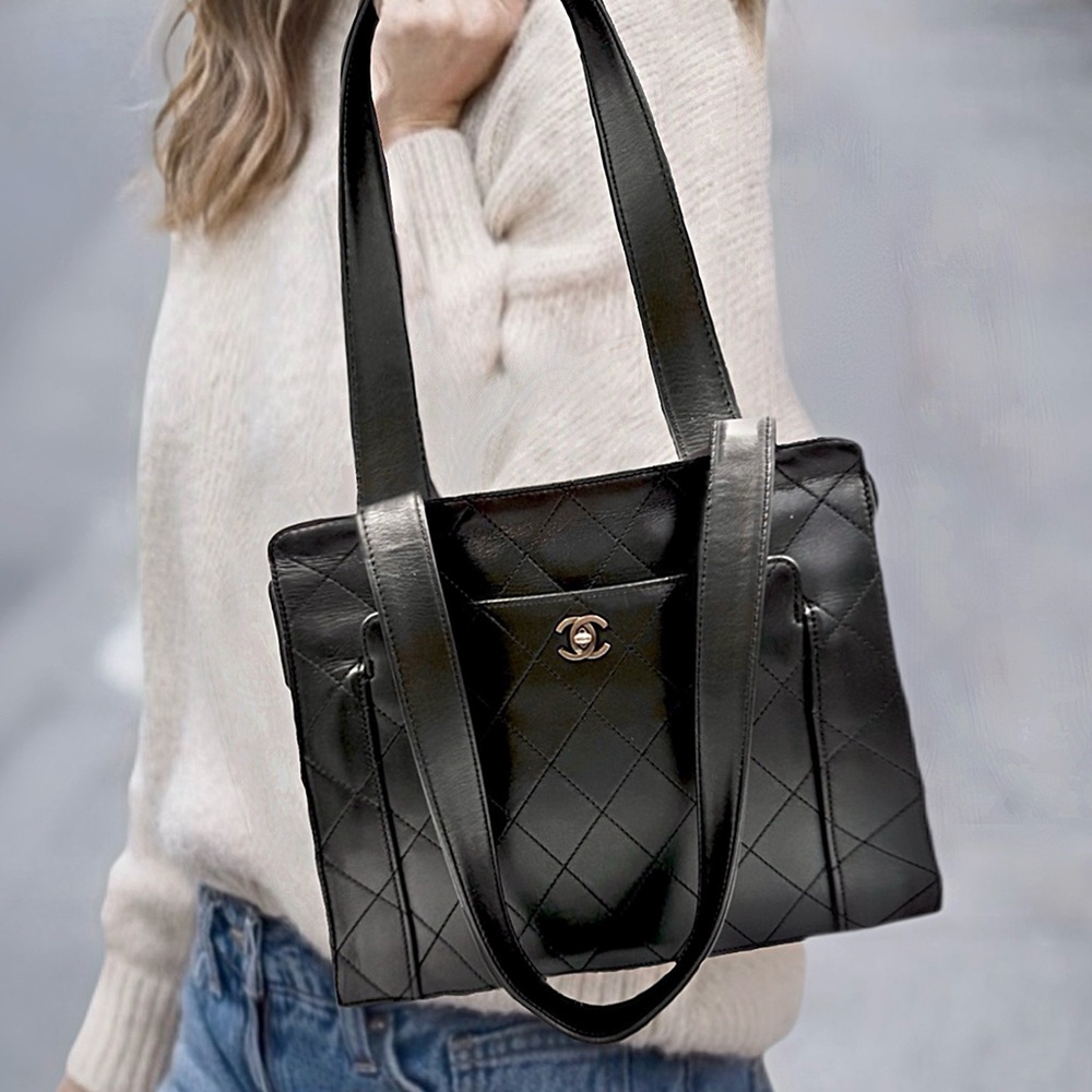 Authentic CHANEL VINTAGE Matrasse Shoulder Bag